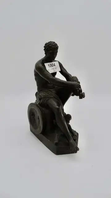 1 metal figurine