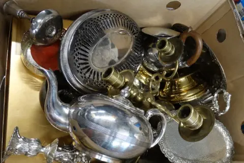 1 lot of silver-plated and brass items
