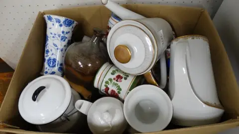 1 box of porcelain