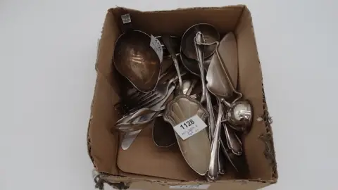1 small lot of cutlery