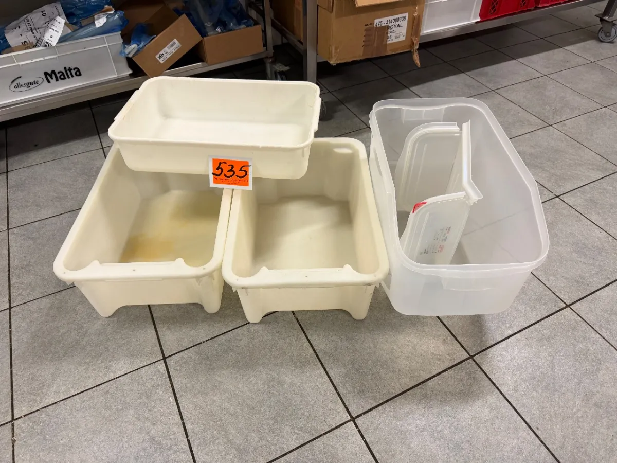 Lot of various tubs (4 pieces)