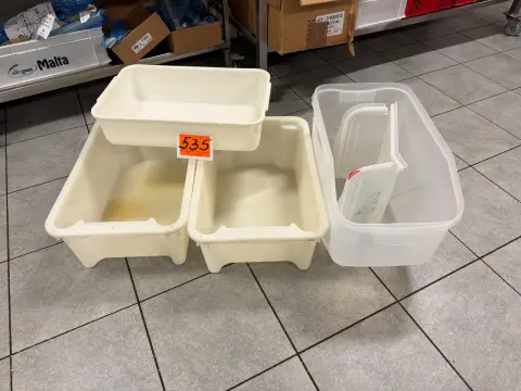 Lot of various tubs (4 pieces)