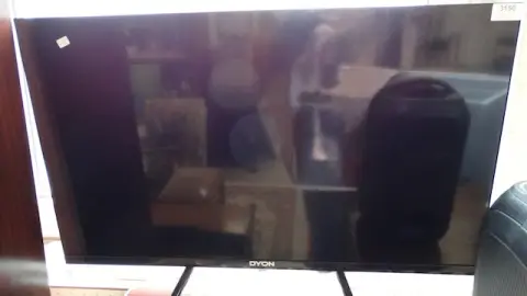 1 telewizor Dyon + pilot