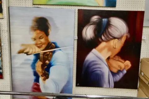 2 schilderijen "de violiste"