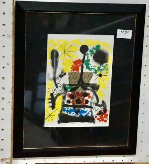 1 oprawiona pomniejszona reprodukcja kolorowej litografii Joan Miró