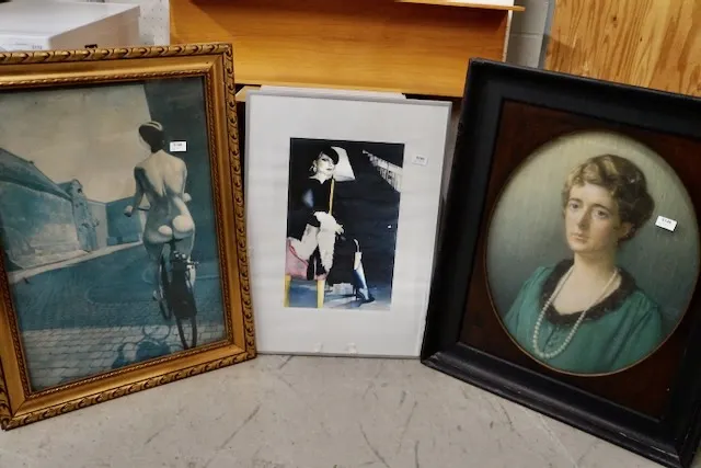 3 schilderijen "Vrouwen"