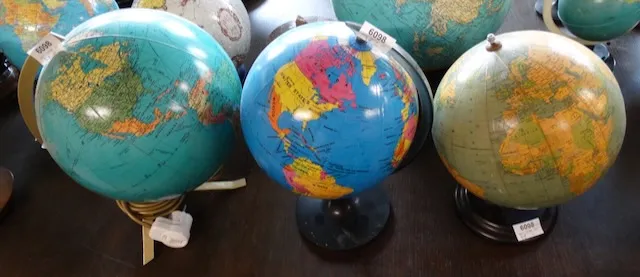 3 globes