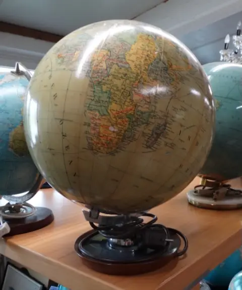 1 globe
