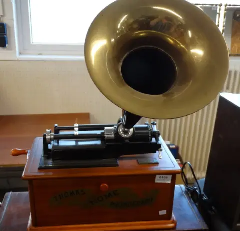1 phonograph