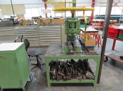 1 screw press, make: TG, on metal table
