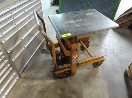 1 lifting table, mechanical, maximum load capacity 1,000 kg