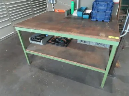 1 work table, approx. 160 x 100 cm, 2 shelves