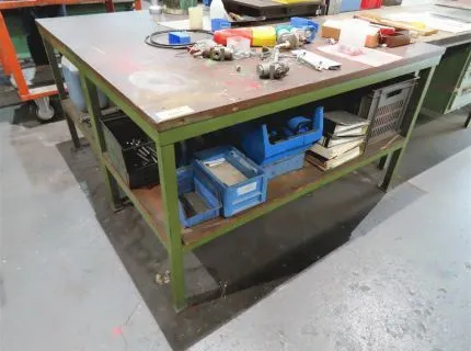 1 table de travail, env. 170 x 75 cm