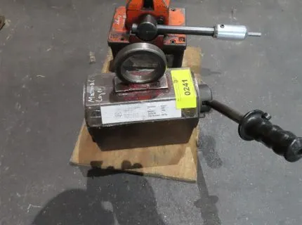 1 lifting magnet, make: Walker, load capacity 400 kg