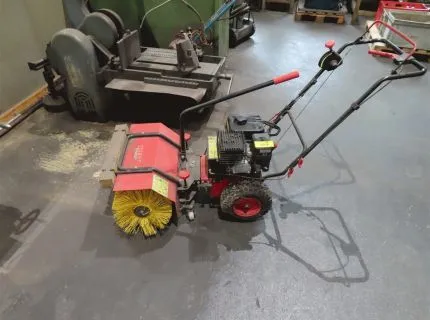 1 sweeper, make: Hecht, with petrol engine, year 2015