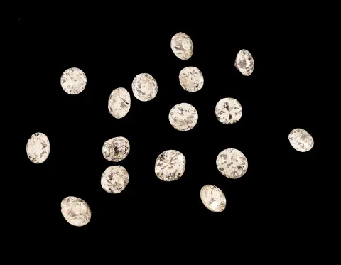 Lot 16 losse oud-slijpsel diamant, totaal ca. 2,77 ct wit-getint wit/si-p 1