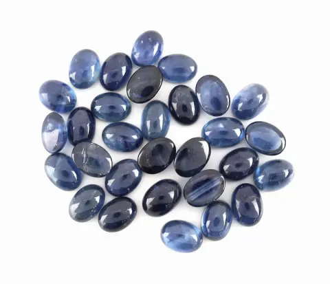 Lot losse saffieren, totaal ca. 36,02 ct, ovale cabochons in versch. maten en kleurnuances