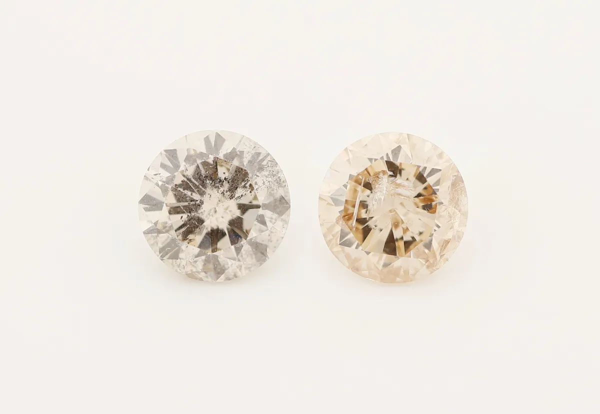 Lot 2 brillants isolés tot. env. 1,63 ct light brown-brown/p, estimation : 1400 EUR