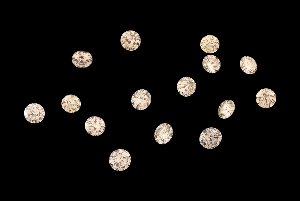 Лот 15 свободных бриллиантов, общ. ок. 2.05 ct белый-св. желтый/si оценочная стоимость: 1700, - EUR