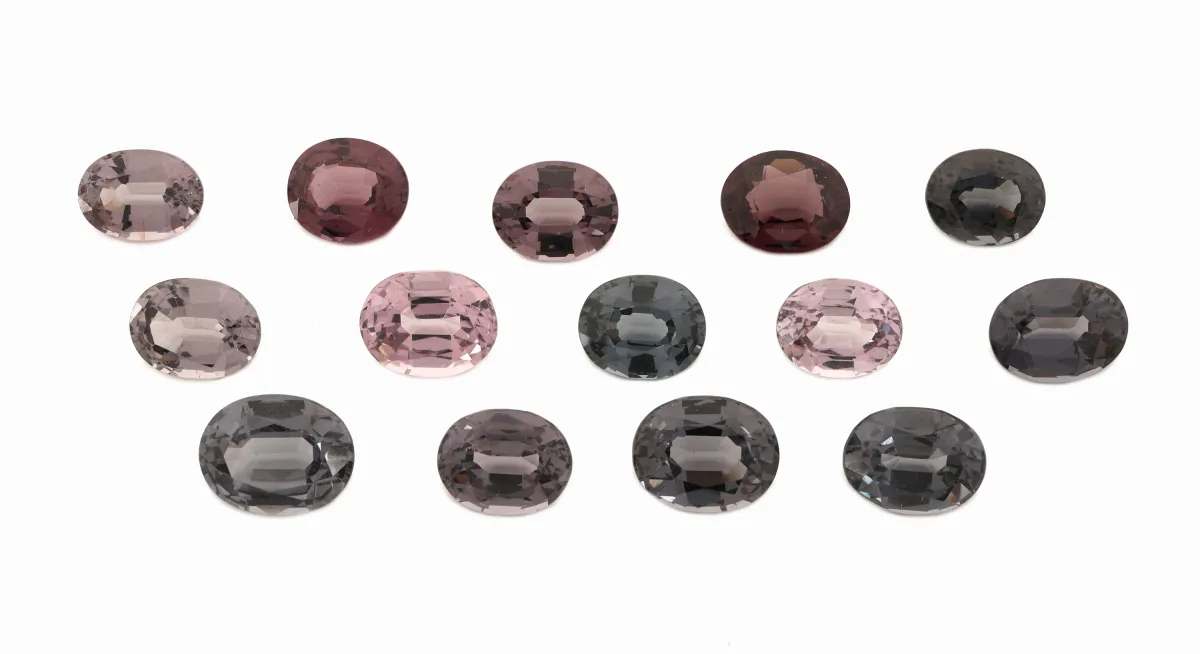 Lot 14 lose Spinelle, zus. ca. 18.23 ct, ovalfacett., versch. Größen und Farben