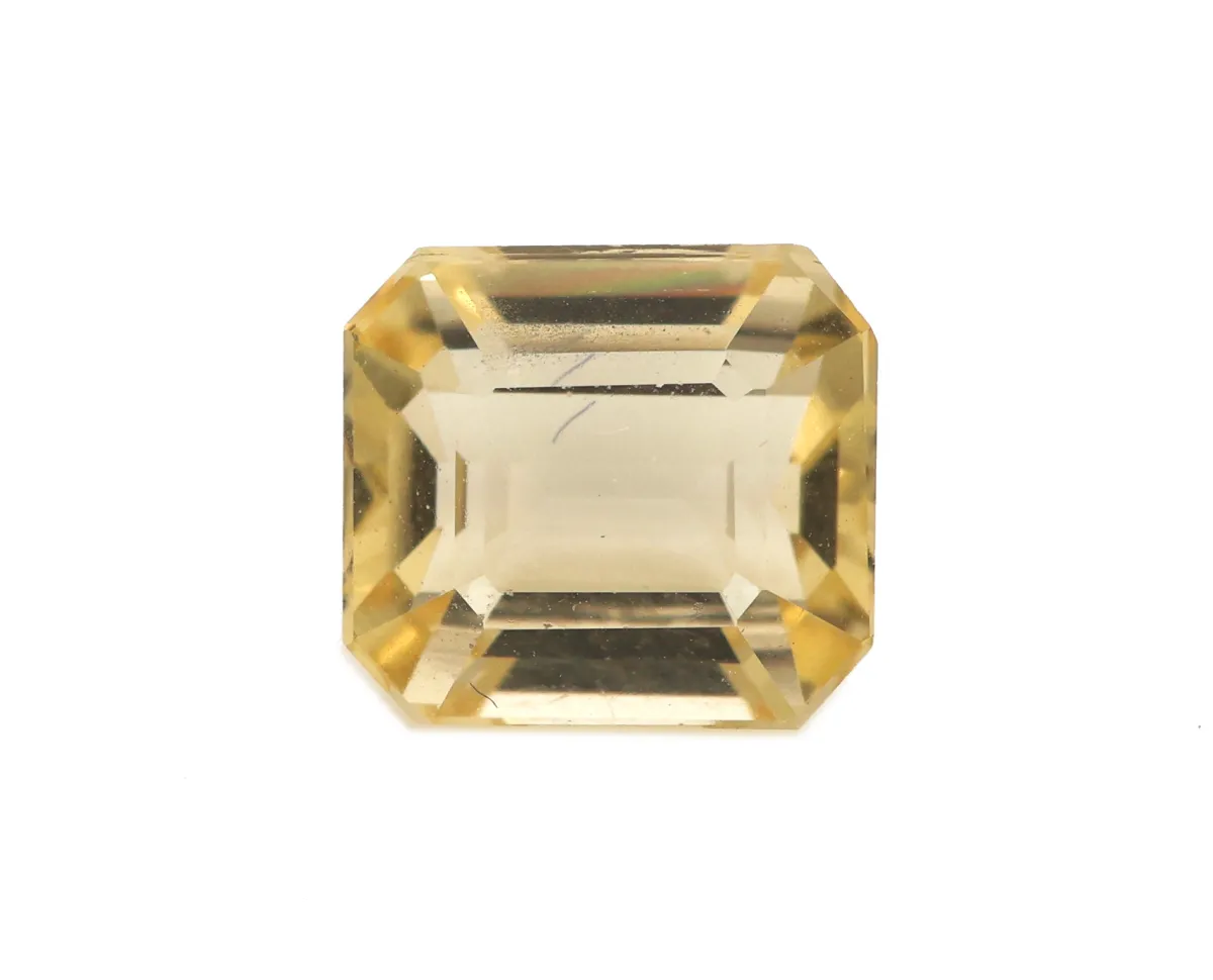 Loser Skapolith, ca. 2.40 ct, oktagonaler Treppenschliff Schätzpreis: 200, - EUR