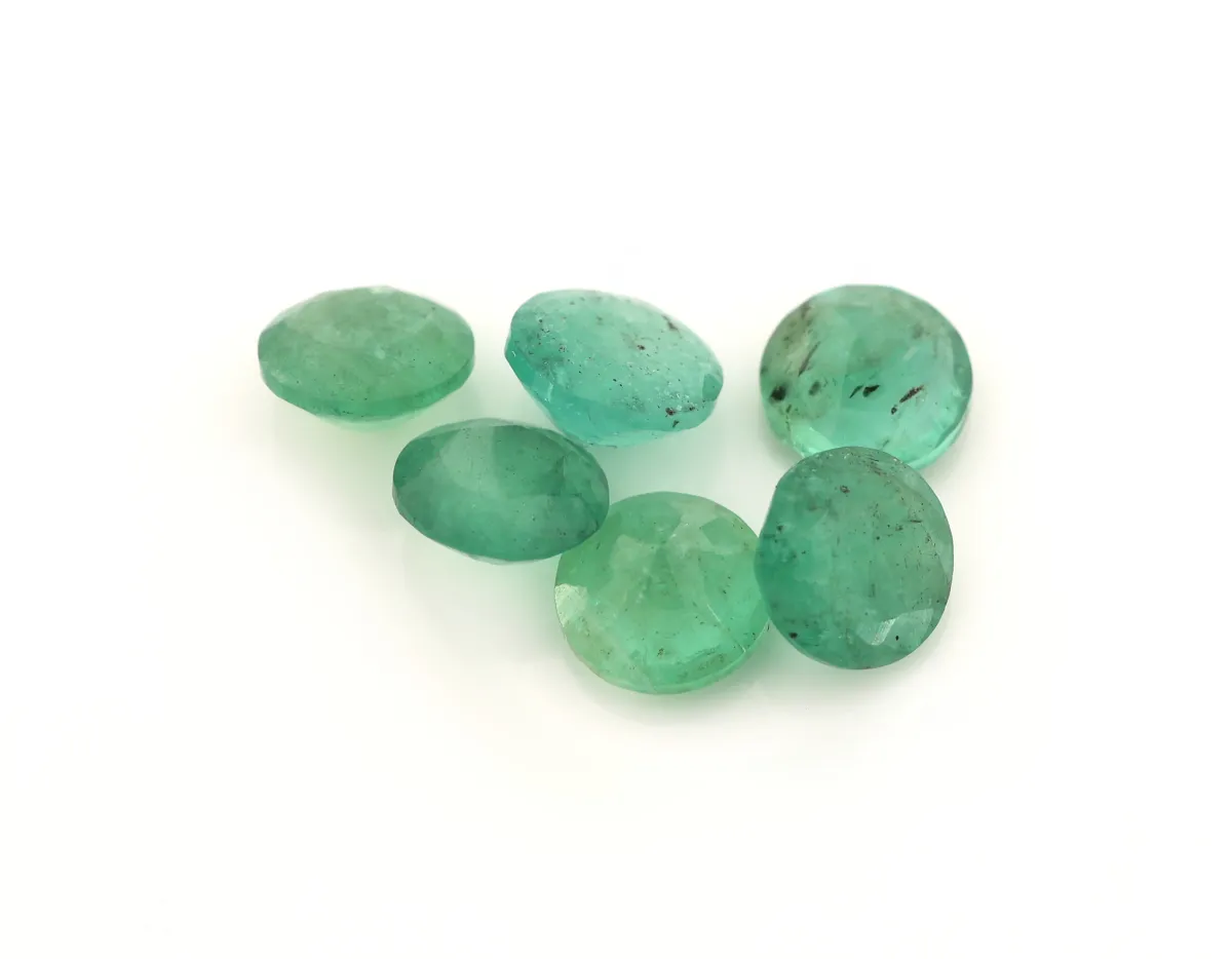 Lot de 6 émeraudes lâches, tot. env. 2,16 ct, taille ronde