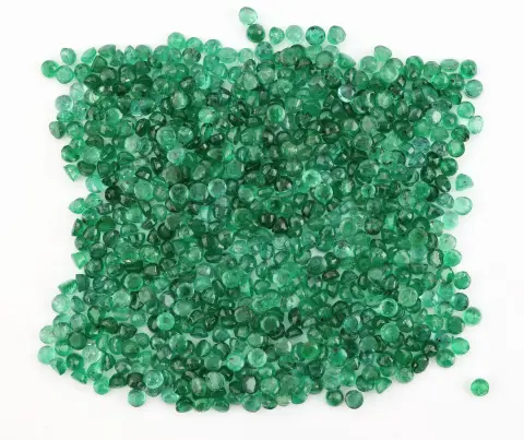 Lot d'émeraudes lâches, total env. 65,72 ct, taille ronde, tailles et nuances diverses