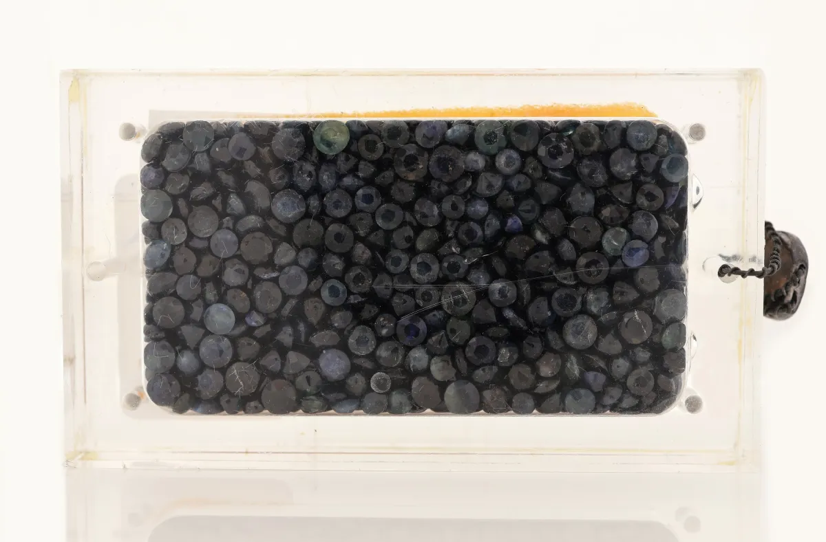 Lot de saphirs lâches, total env. 150,37 ct, taille ronde, tailles et nuances diverses, en