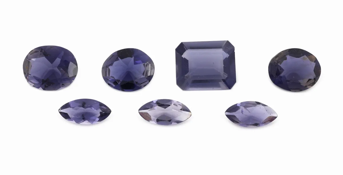 Lot 7 lose Iolithe, zus. ca. 14.21 ct, versch.Schliffformen und Größen Schätzpreis: