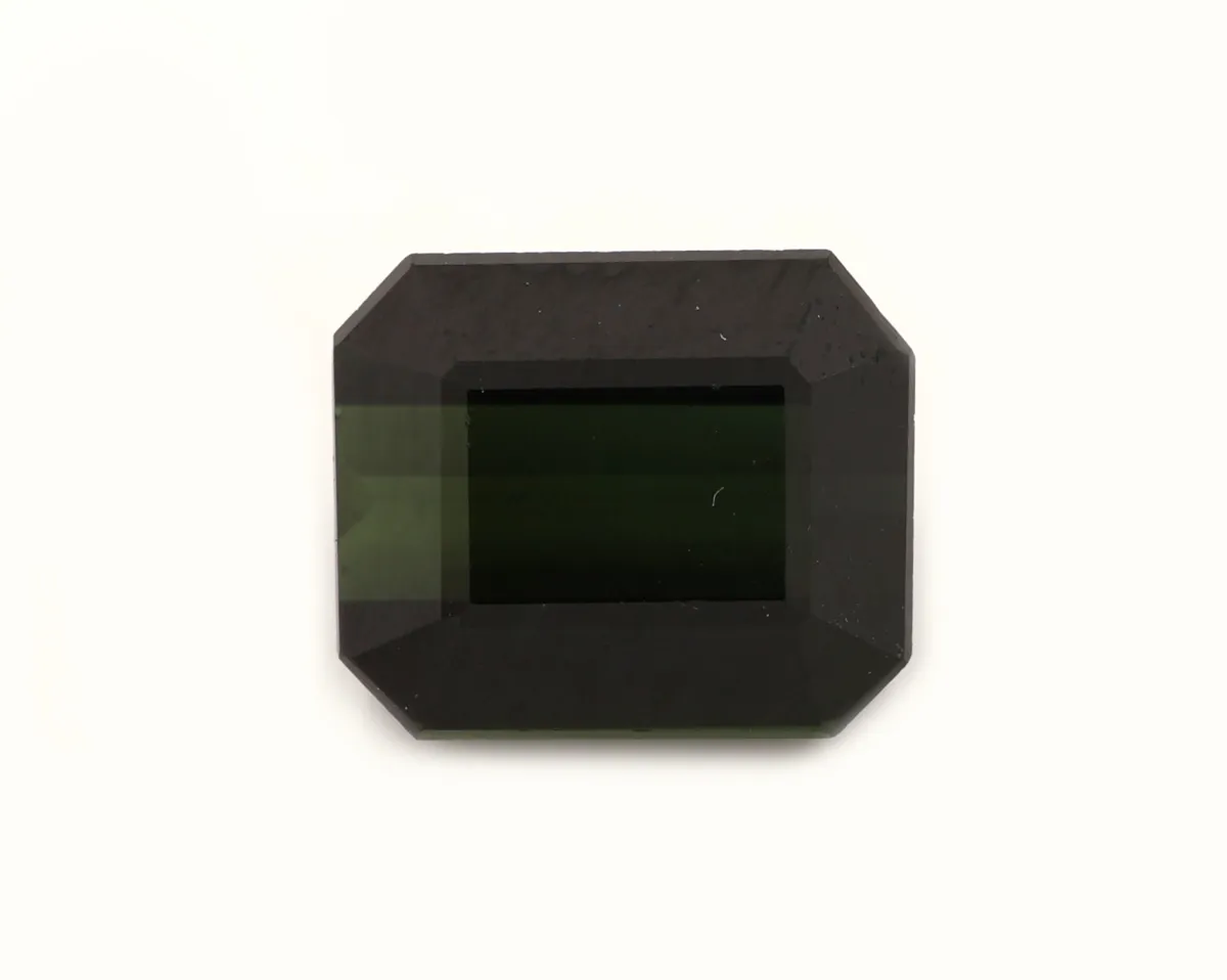 Tourmaline libre, env. 2,55 ct, taille escalier octogonale, couleur verte intense