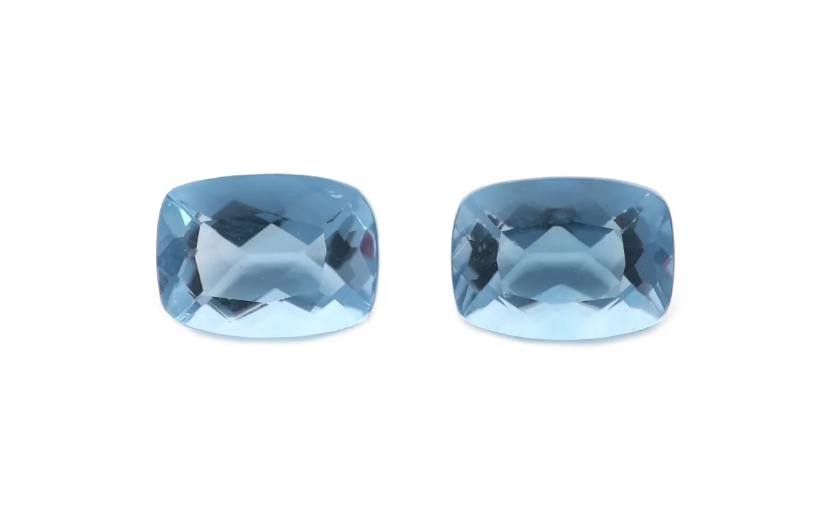 Lot de 2 fluorites lâches, total env. 2,29 ct, taille coussin. Prix estimé : 150, - EUR