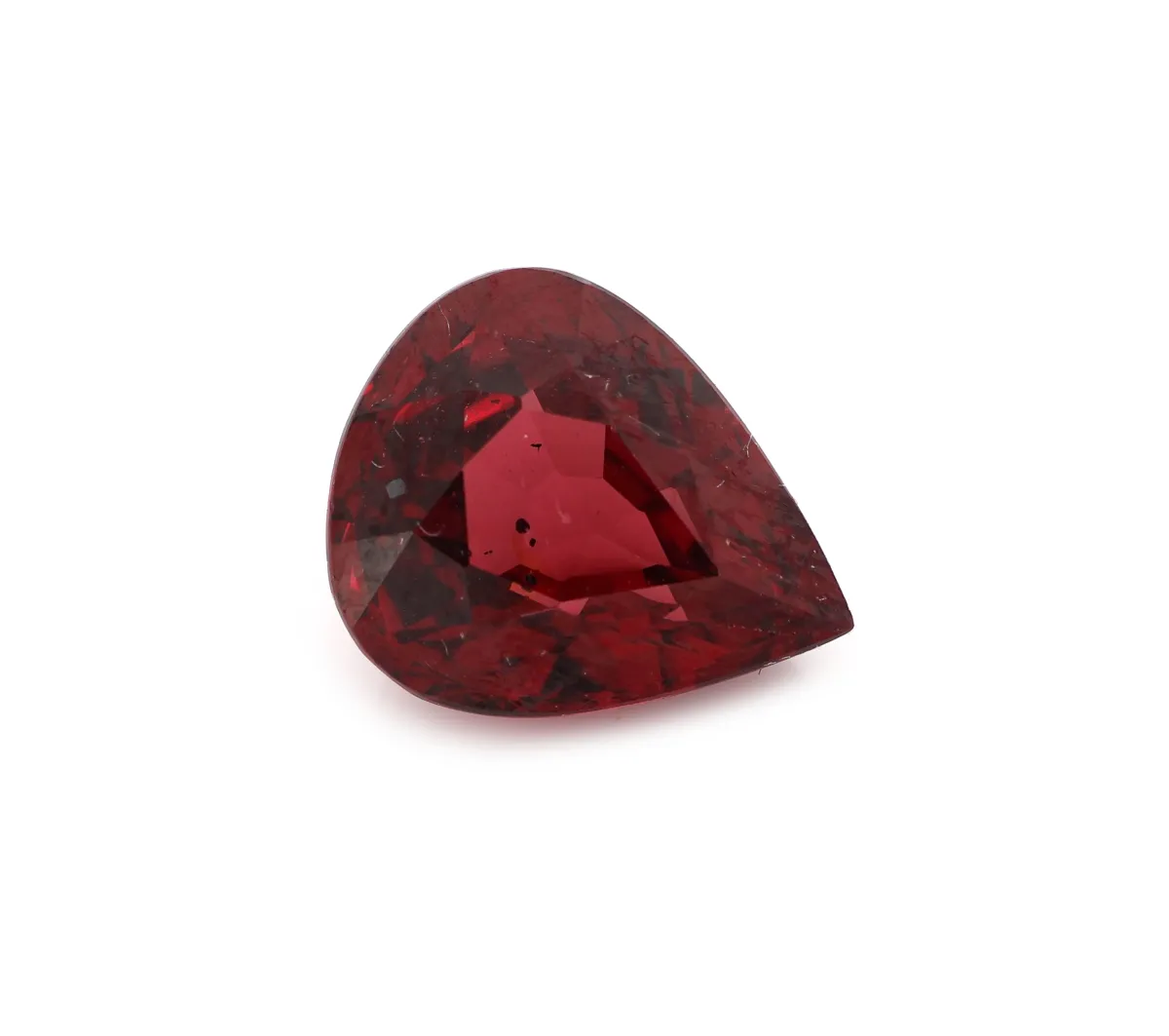 Rhodolite seul, env. 3.84 ct, goutte facettée, couleur intense, estimation : 230 EUR