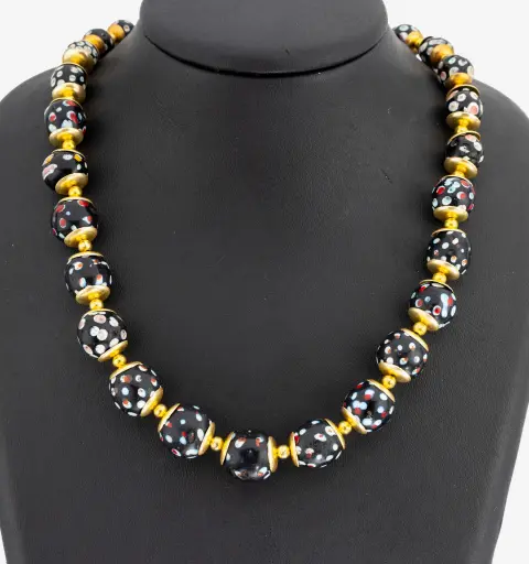 Collier original en verre de Murano, fermoir et montures intermédiaires en métal doré