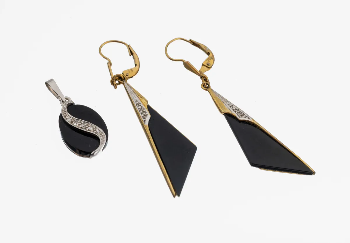 Pendentif onyx-diamant en or 14 kt, or blanc 585/1000, plaque d'onyx ovale, élément courbé