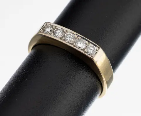 Bague diamants en or 14 kt, or jaune/blanc 585/000, 5 diamants sertis en or blanc, total env. 0,20 ct
