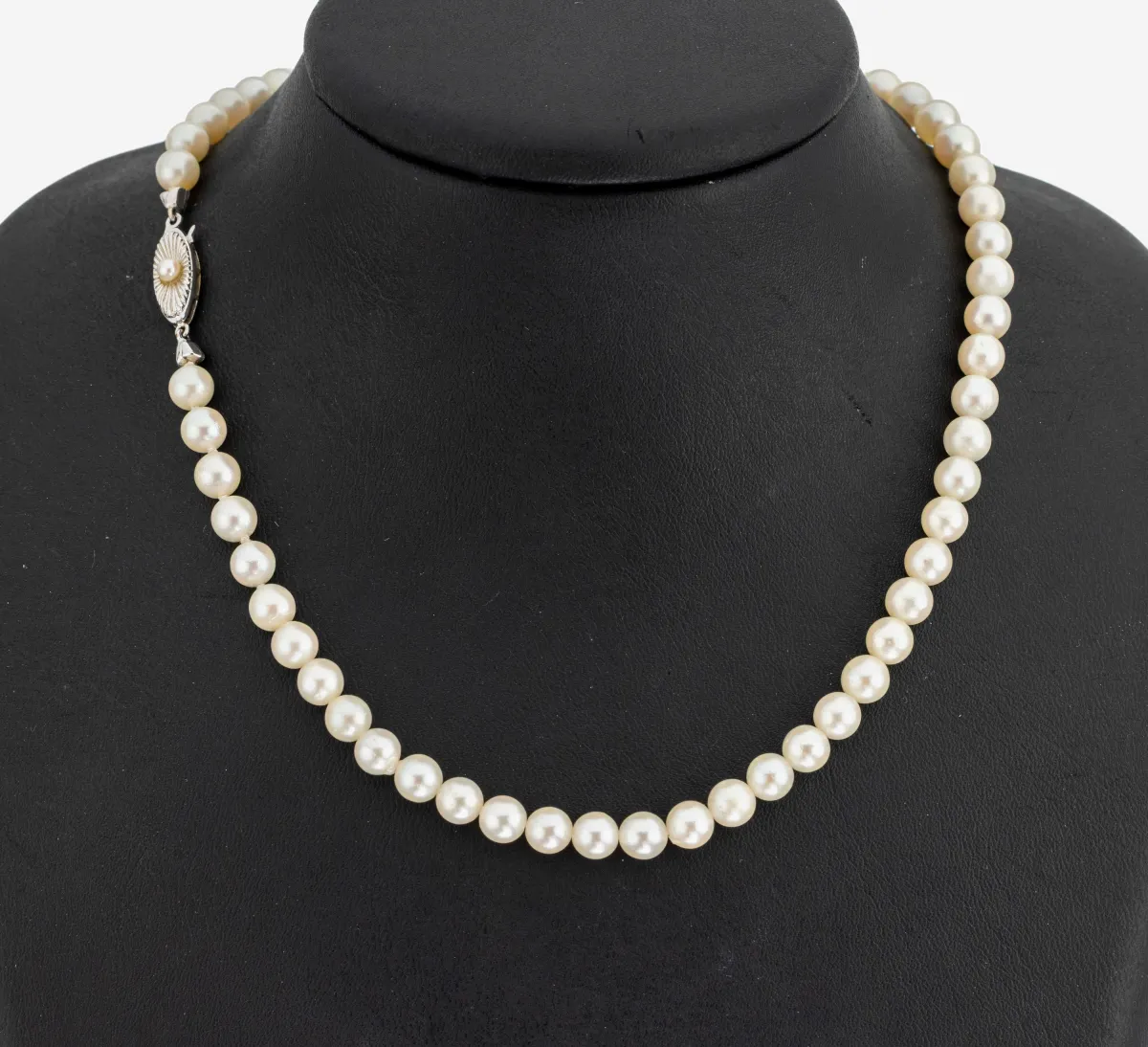 Collier de perles avec fermoir en or 14 kt, or jaune/blanc 585/000, perles de culture Akoya, diamètre env. 6,2-6,5 mm
