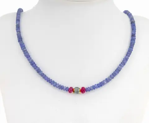 Collier tanzanite-aigue-marine-rubis, tanzanites lentilles, diamètre env. 3,7-4,4 mm, partie centrale avec 1