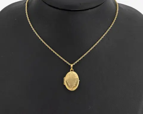 Pendentif médaillon en or 8 ct, or 333/000, forme ovale, couvercle partiellement satiné