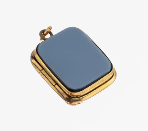 Pendentif en or 8 ct avec pierre en couches, vers 1900, or 333/000 poinçonné, recto et verso avec