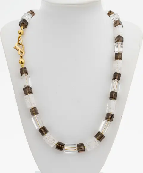 Collier en quartz fumé et cristal de roche, alternant cubes de quartz fumé et prismes de cristal de roche,