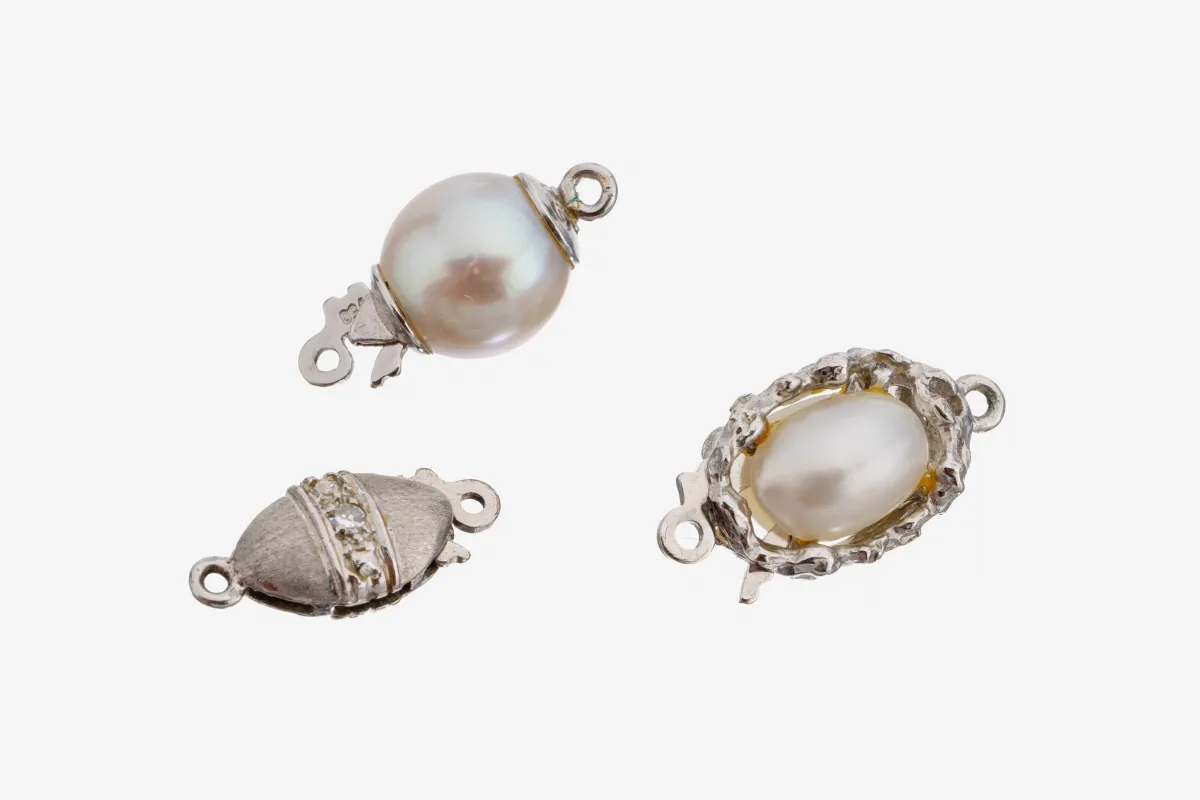 Lot de 3 fermoirs de chaîne, 1 x or blanc 750/000, fermoir à encliqueter intégré dans une perle, env. 1.1