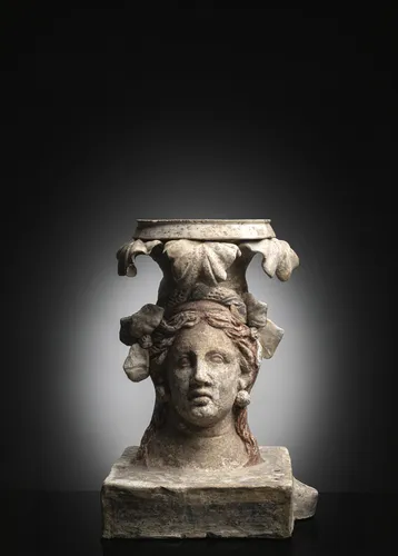 Daunisch terracotta vrouwenhoofd