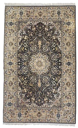 Tapis avec décor floral et représentations animales