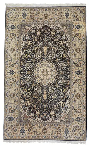 Tapis avec décor floral et représentations animales