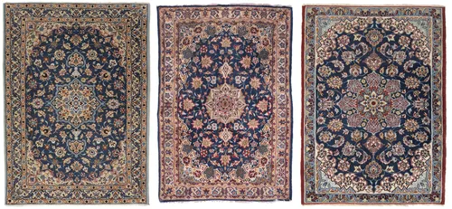 Trois tapis à médaillons