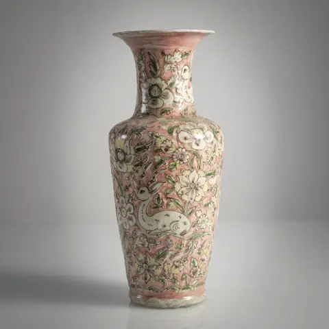 Vase à fond en relief