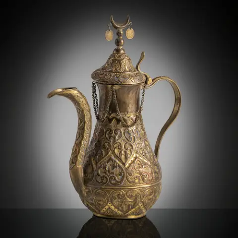Cruche richement décorée