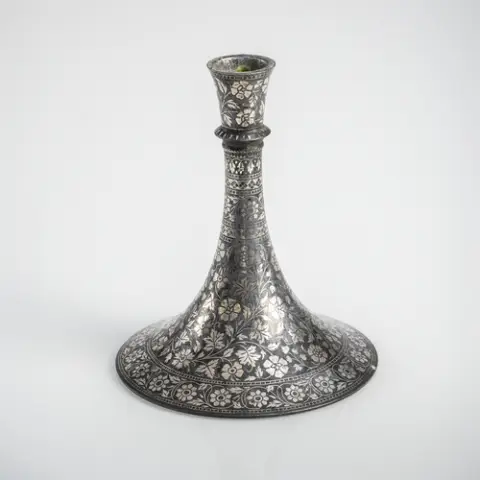Bougeoir en Bidri avec décor floral