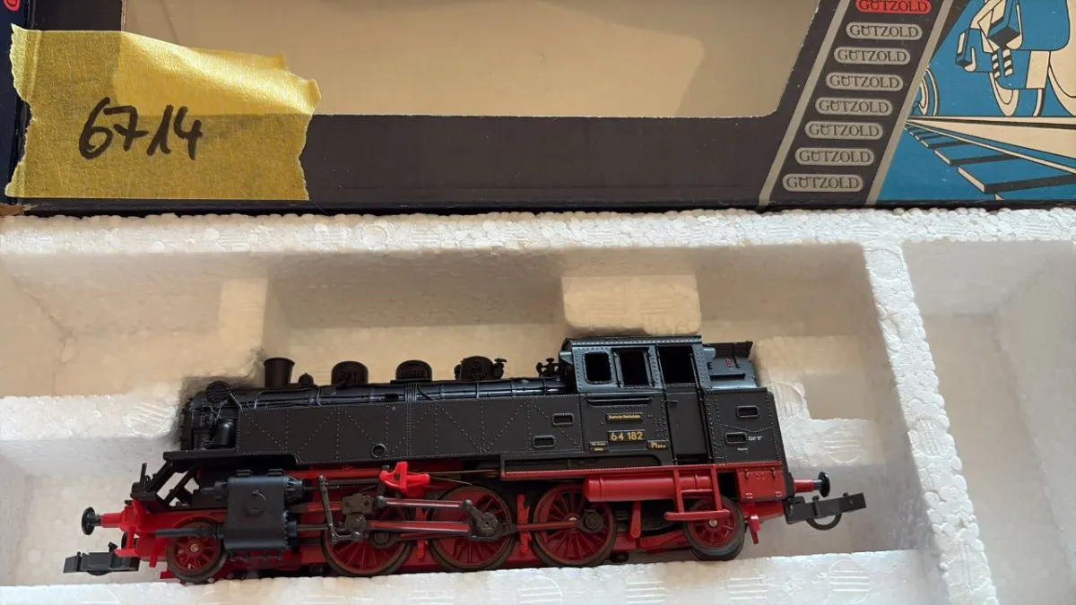 Dampflokomotive (Gützold)