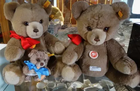 3 stuffed toys